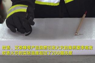 ?普尔赛前和卢尼玩闹 撞到克莱后拿球穿裆克莱疯狂捣乱